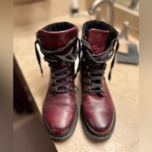 Frye Samantha Hiker in Burgundy 🥀